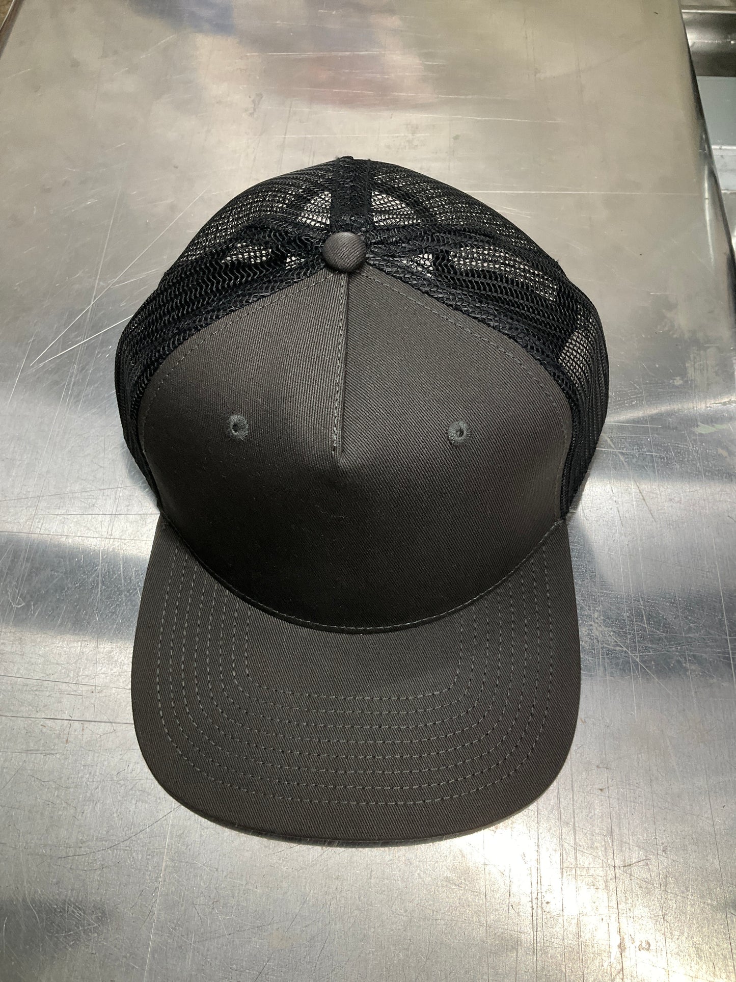 STOCK CONTRAST TRUCKER