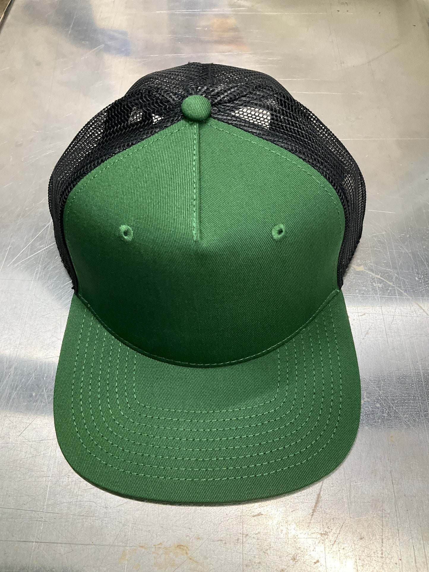 STOCK CONTRAST TRUCKER