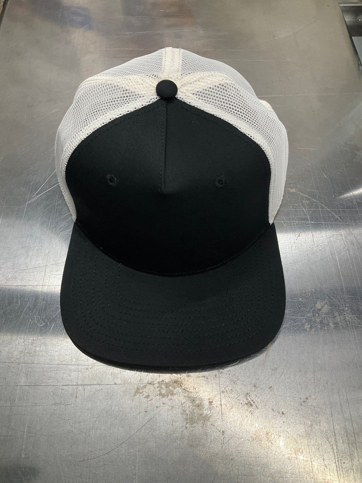 STOCK CONTRAST TRUCKER